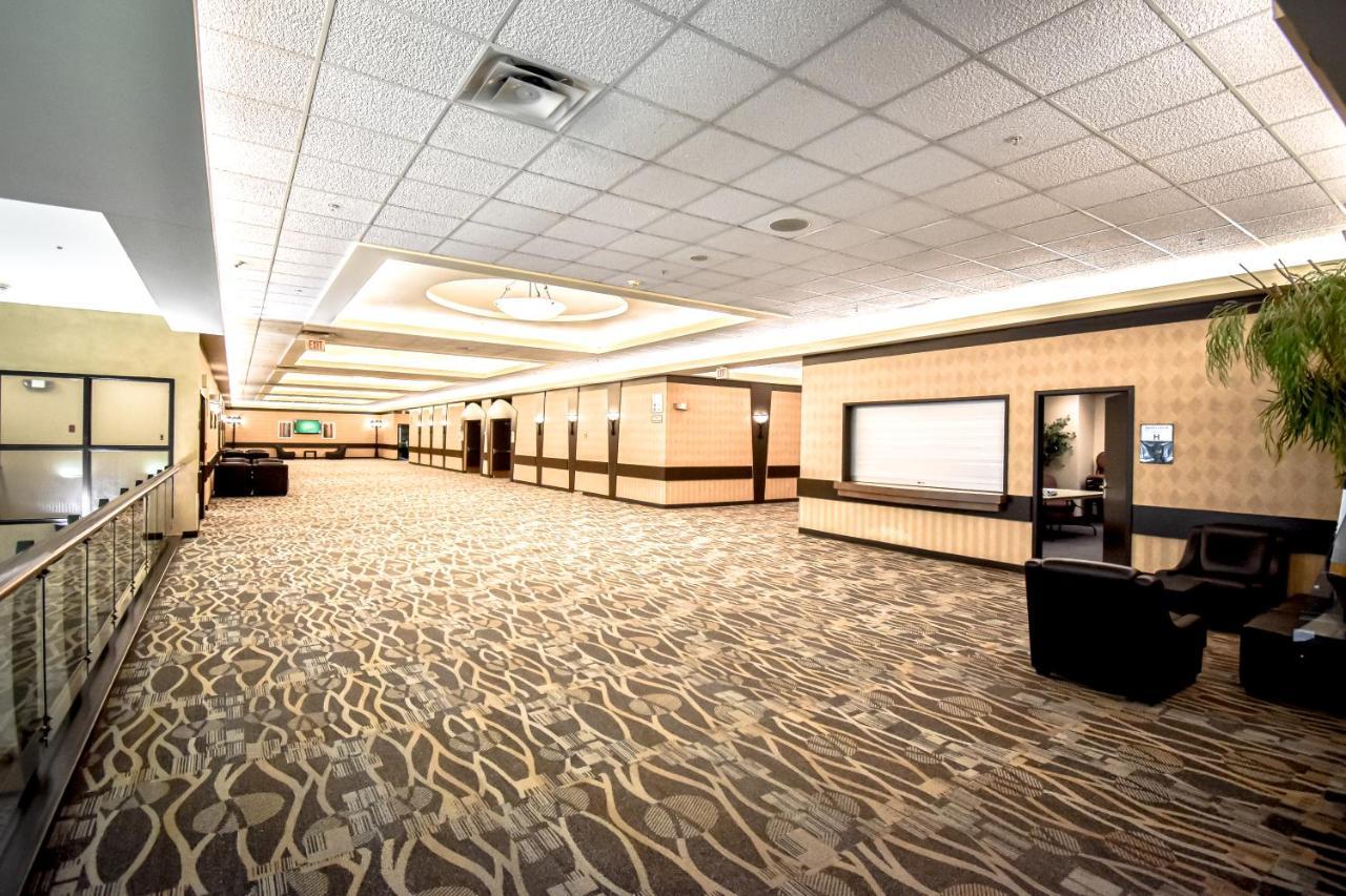 Canad Inns Destination Centre Club Regent Casino Hotel Winnipeg Extérieur photo