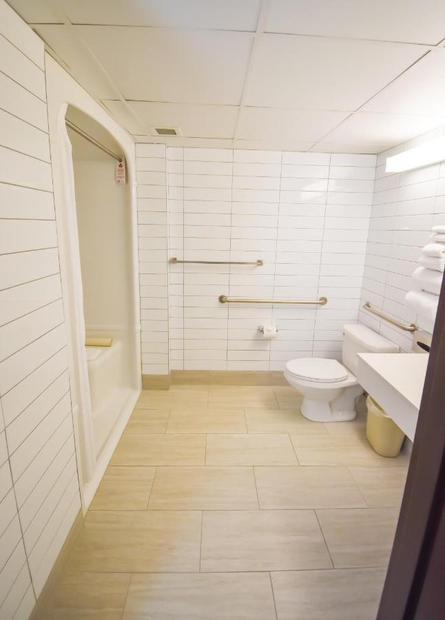 Canad Inns Destination Centre Club Regent Casino Hotel Winnipeg Extérieur photo