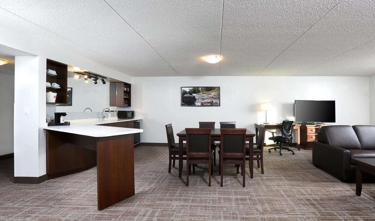 Canad Inns Destination Centre Club Regent Casino Hotel Winnipeg Extérieur photo